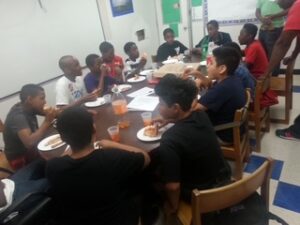 image13 Kids eating pizza